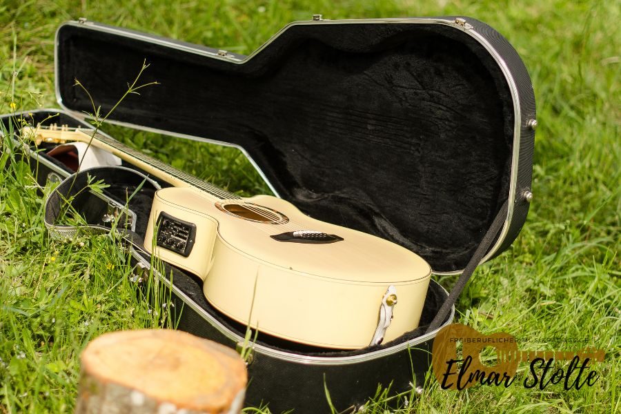 Gitarre spielen im Freien
